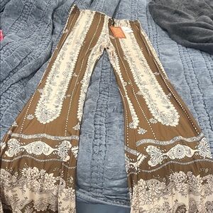 Novella Royale Floral Brown and Cream Flare Janis bellsSienna Crystal ship